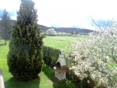 Jardin con barbacoa