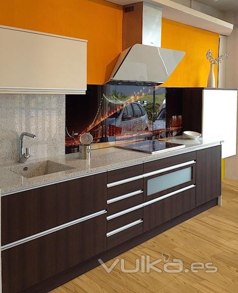 Frontal decorativo de cocina en color wengu