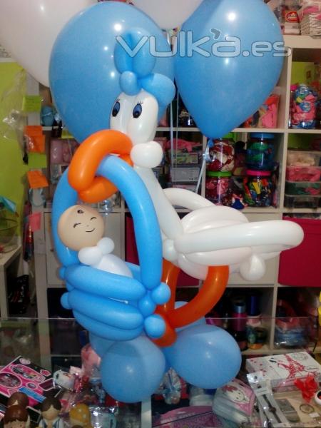 Cigueña de globos para decoración bautizo