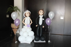 Novios de globos para decoración boda