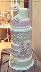Tarta de boda fondant flores acordeón