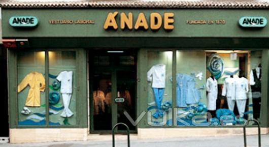 Fachada tienda Anade. Pijamas sanitarios