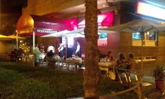 La trrraza por la noche