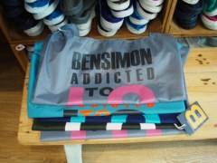 Tambien bolsas shopping en el pop-up store bensimon en zap zap
