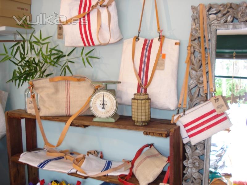 ZIG BARCELONA EN ZAP ZAP: BOLSOS ÚNICOS DE LINO Y CÁÑAMO Y DETALLES EN PIEL