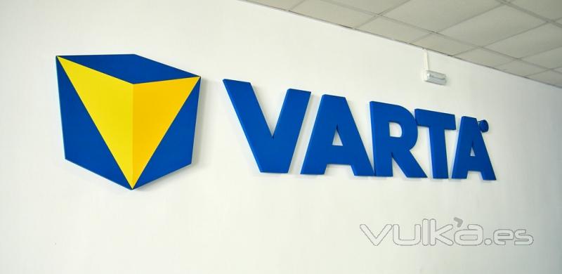 Logo Varta en tienda de baterias en Marbella