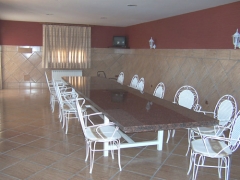 Mesa en granito rojo principe