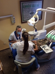Dentista en valencia limpieza bucal con la doctora oltra
