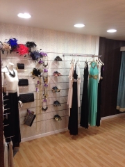 Antonika interior junto a probador