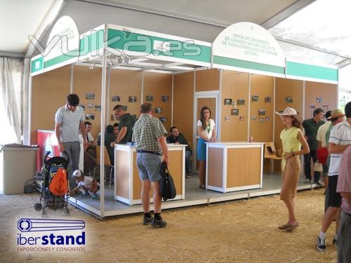 stands modulares con tarima IberStand