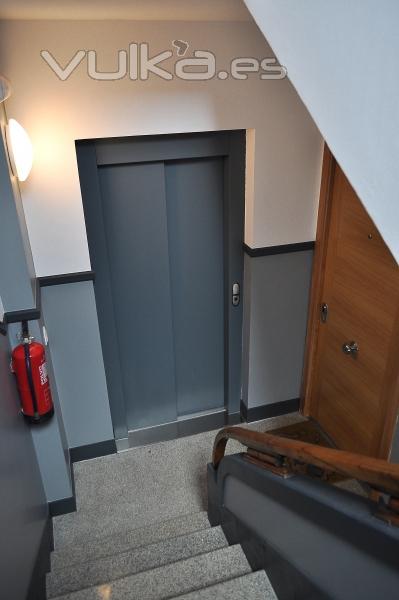 Instalación de ascensor y reforma de portal en C/ Francisco Catoira 4 (A Coruña) 