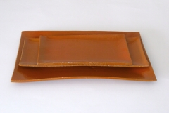 Platos cerámicos, realizados en barro refractario, resistente a altas temperaturas. Diseño artesanal