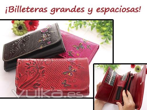 Cartera tipo sobre grande con varias ranuras para tarjetas