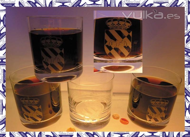 VASOS CON ESCUDOS PERSONALIZADOS