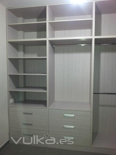 Vestidor en melamina pino surf, cajones guias con freno