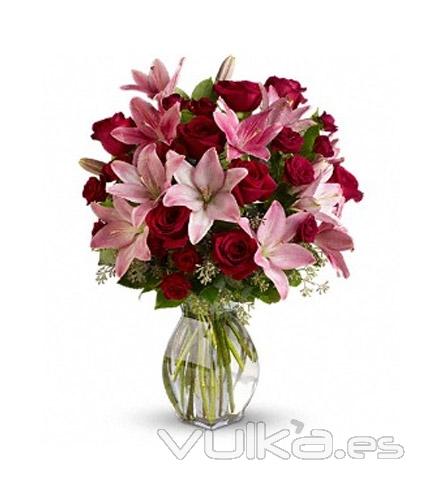 Precioso jarrn con rosas y liliums