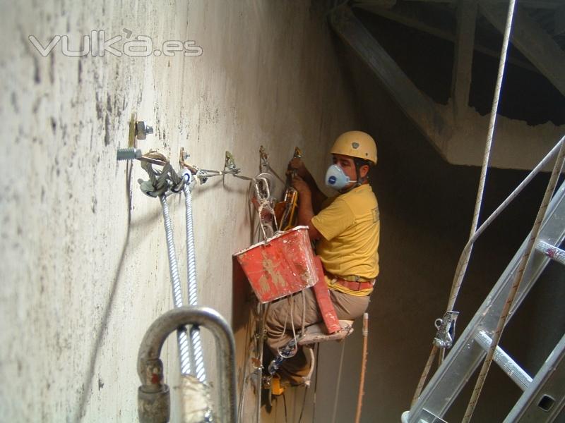 Montaje de lineas de vida en silos.