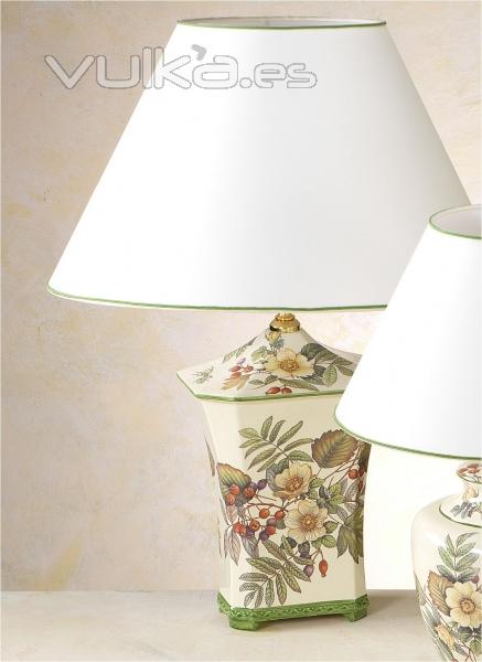 Lámpara de sobremesa, con motivos florales, Autunno. Cerámica San Marco.