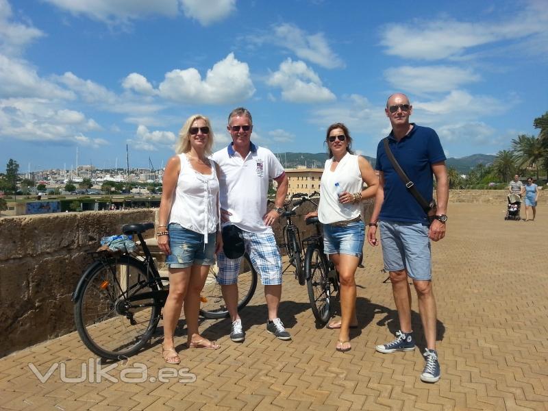 Excursión en bicicleta en el casco antiguo de Palma de Mallorca con Nano bicycles!