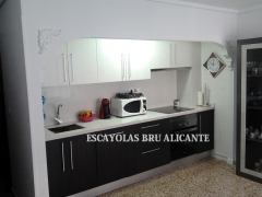 Retirar marco de madera y a continuacion instalar arco de escayola, trabajo realizado en santa pola
