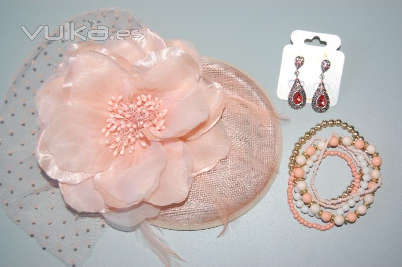 Tocados, diademas, pendientes, peinas, pulseras, broches...