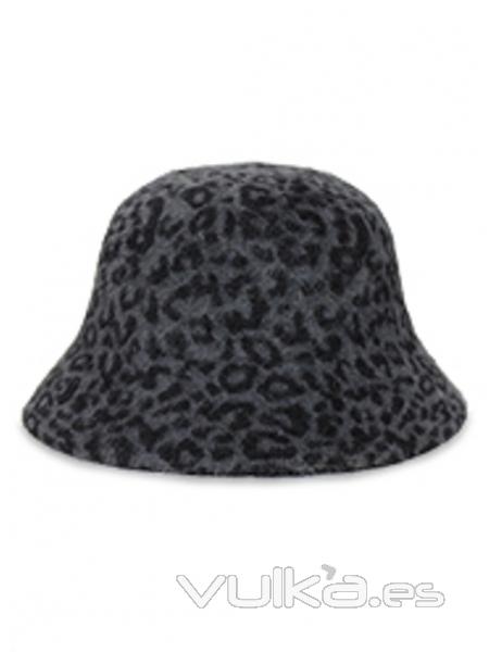Sombrero animal print para culminar tu look casual y elegante