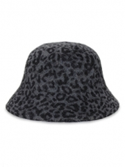 Sombrero animal print para culminar tu look casual y elegante