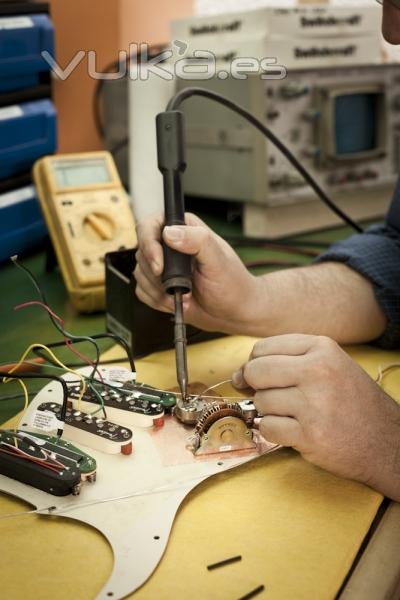 Electrnica de guitarra en fase de montaje