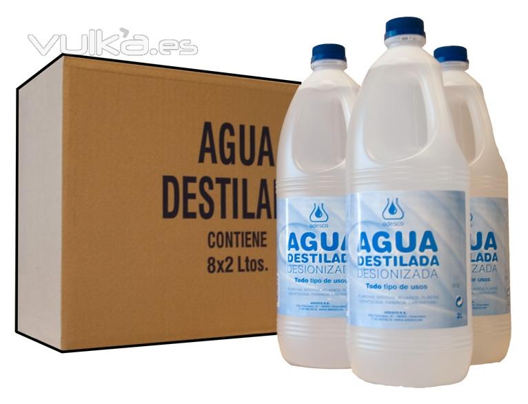 Agua desionizada en botellas de 2 litros. Las cajas contienen 8 botellas de agua destilada (16L).