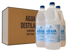 Agua desionizada en botellas de 2 litros. Las cajas contienen 8 botellas de agua destilada (16L).
