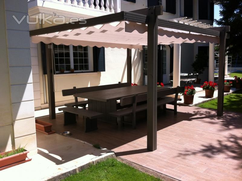 pergola 4 pilares con lona y mesa con bancos a juego