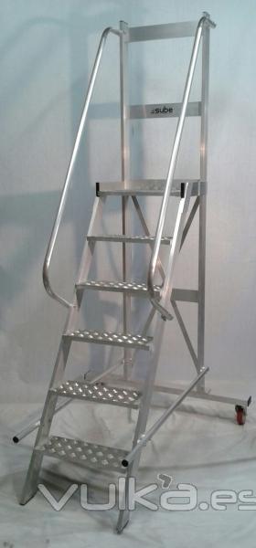 Escalera de almacén hecha en aluminio. 6 peldaños. www.escaleras-sube.es