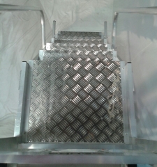 Peldaos y plataformas de aluminio antideslizante. www.escaleras-sube.es