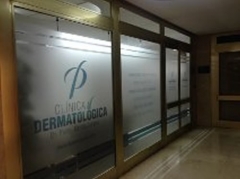 Entrada de la  Clnica dermatolgica del Dr. Pedro Garca Jurado.
