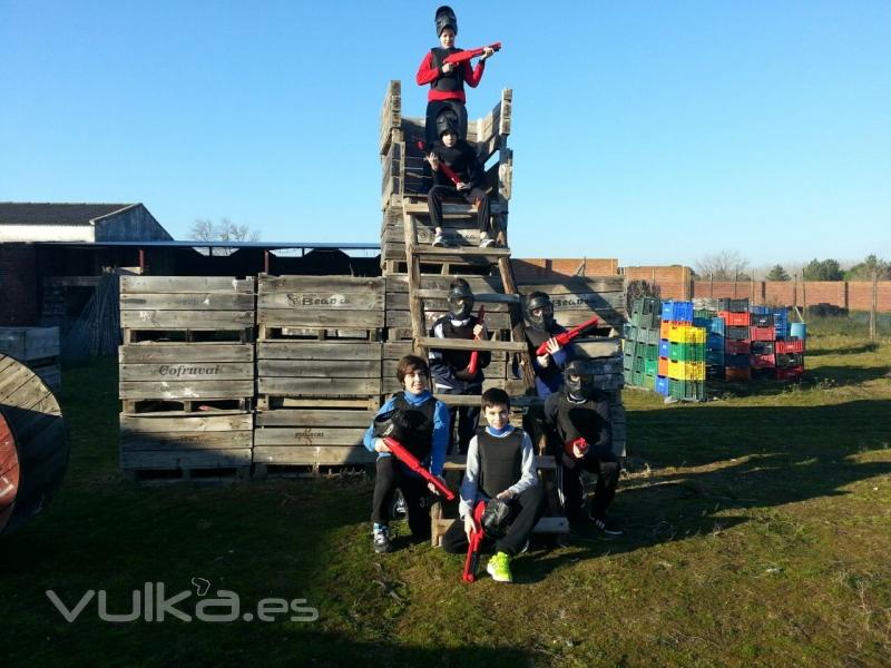 Equipo de niños en Paintball Talavera.