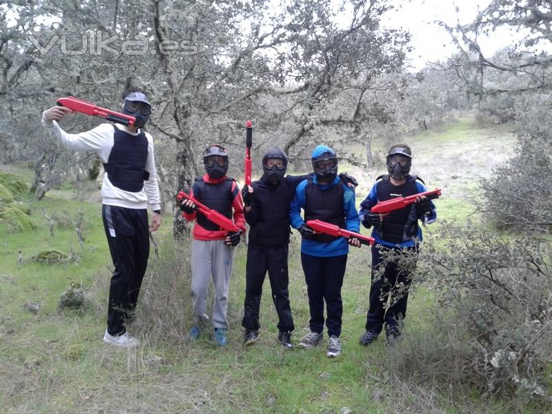 Partida de Paintball de Niños en una finca de Montesclaros.