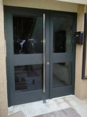 Puerta acceso comunidad