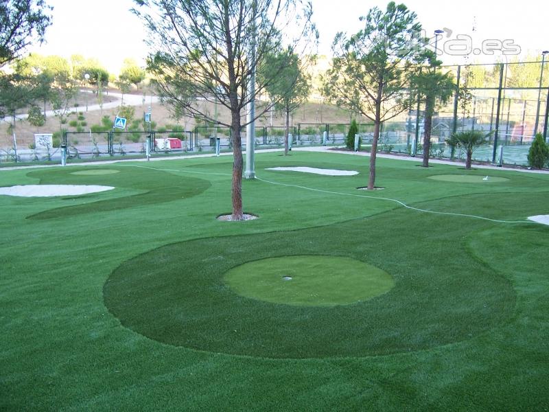 Campo golf con csped artificial Ecocestal