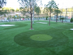 Campo golf con csped artificial ecocestal