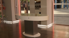 Indoormobel mesa expositora