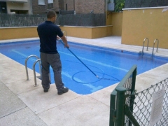 Mantenimiento y limpieza de piscinas por profesionales