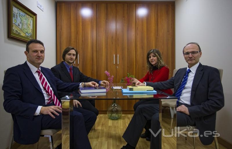 Integrantes del despacho Cela y Navarro Abogados.