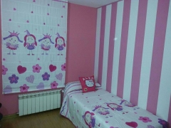 Precioso dormitorio. estor y edredn confeccionados con telas de reig marti