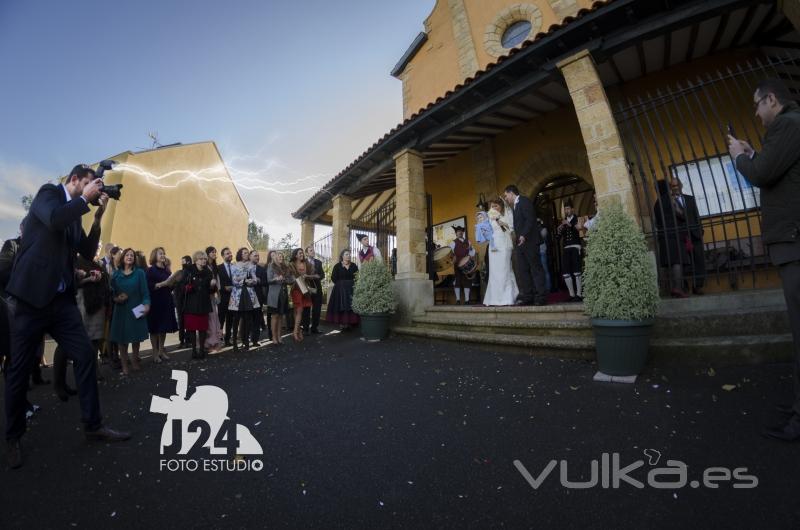 Fotógrafo de bodas,comuniones,niños,books en Gijón. © J24 Foto Estudio