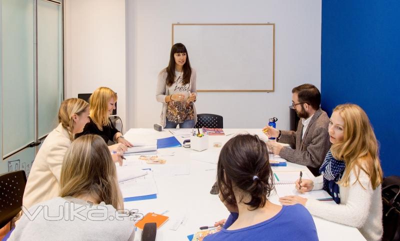 Clase de espaol en El Aula Azul