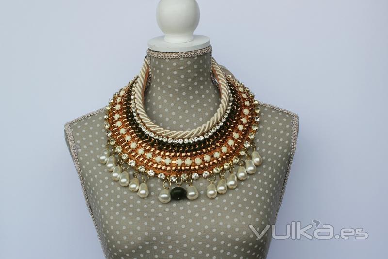 Es el Maxi collar de nuestra coleccin de collares ms elegantes por excelencia, exuberante y que ma