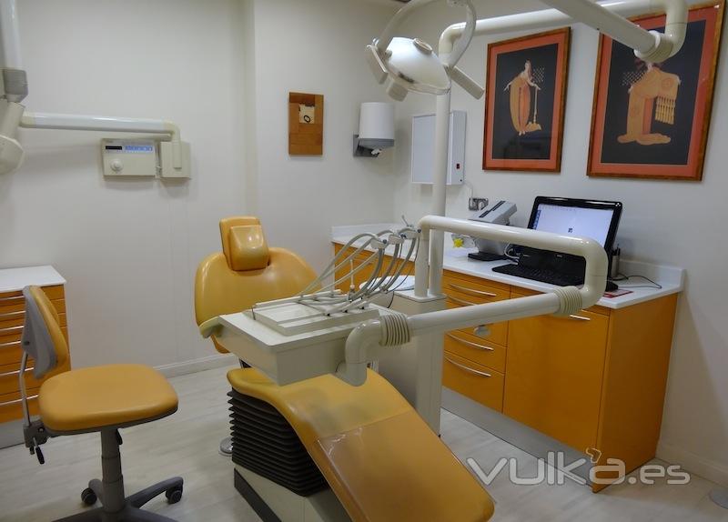 Sala naranja de implantes en Alcorcon