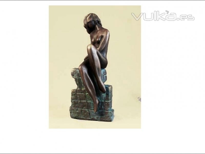 Escultura de desnudo femenino Jazmn, acabado en bronce. Llus Jord.