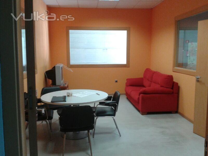 Sala de Espera con conexin Wifi Gratuita, cafe, calefaccin y Aire Acondicionado