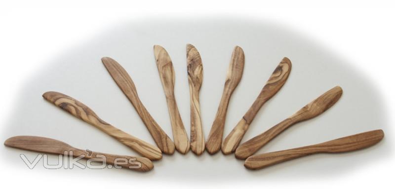 cuchillos para untar mantequilla y pates en madera de olivo